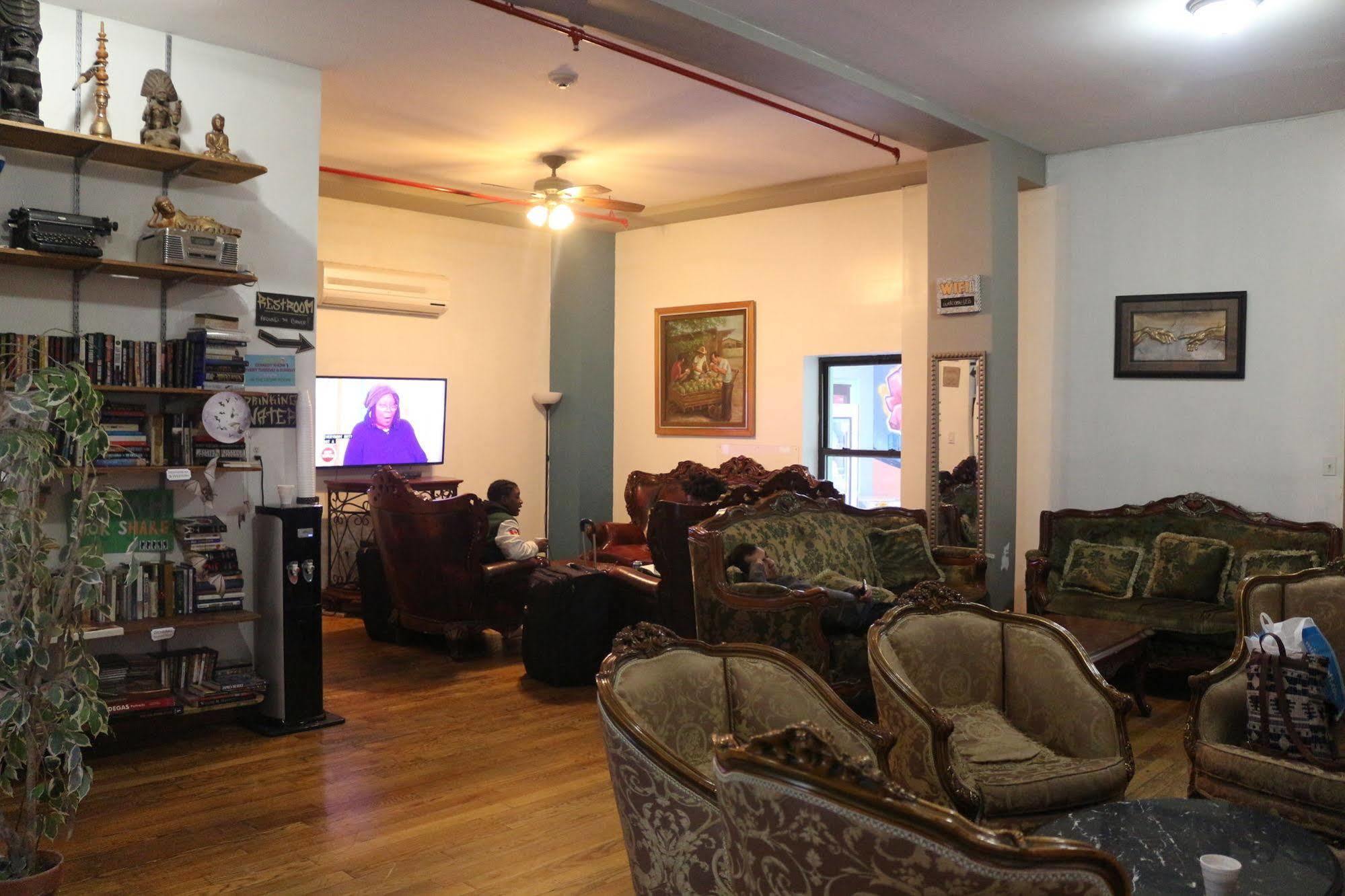 Ny Moore Asrama New York